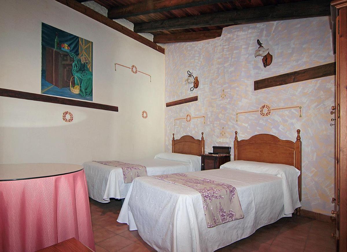 Apartamentos Turisticos Los Abuelos Montemayor de Pililla Extérieur photo