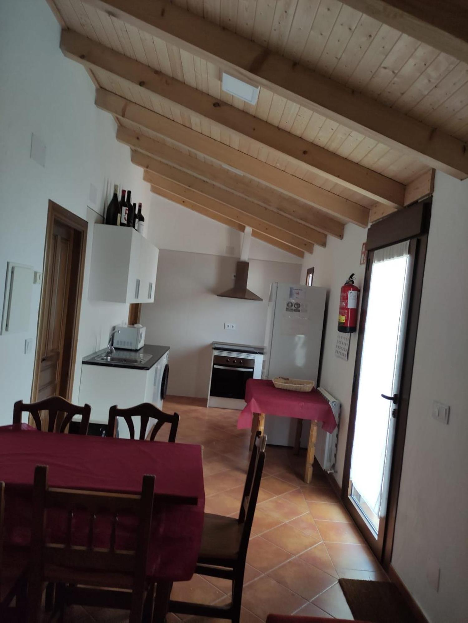 Apartamentos Turisticos Los Abuelos Montemayor de Pililla Extérieur photo