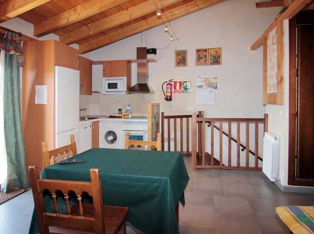 Apartamentos Turisticos Los Abuelos Montemayor de Pililla Extérieur photo